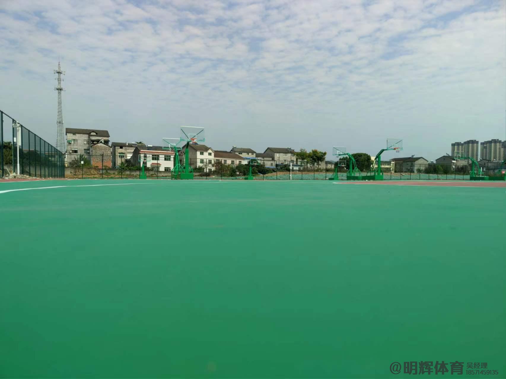 当雄硬地丙烯酸球场的优缺点